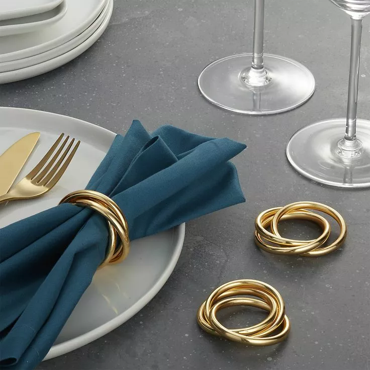Table setting utensils
