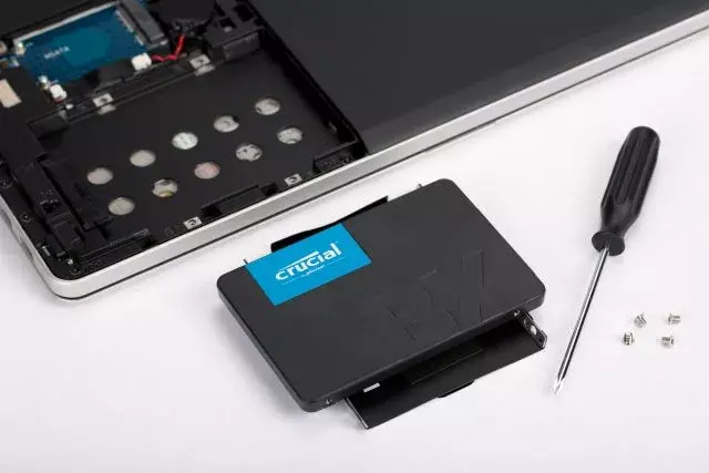 SSD диск Crucial BX500 CT1000BX500SSD1T Photo 3