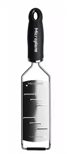Слайсер для сыра Microplane Gourmet Series — лезвие из нержавеющей стали, чёрная рукоять