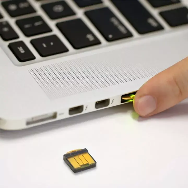 Ключ безопасности Yubico YubiKey 5 Nano Photo 2