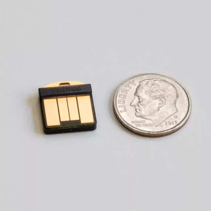 Ключ безопасности Yubico YubiKey 5 Nano Photo 4