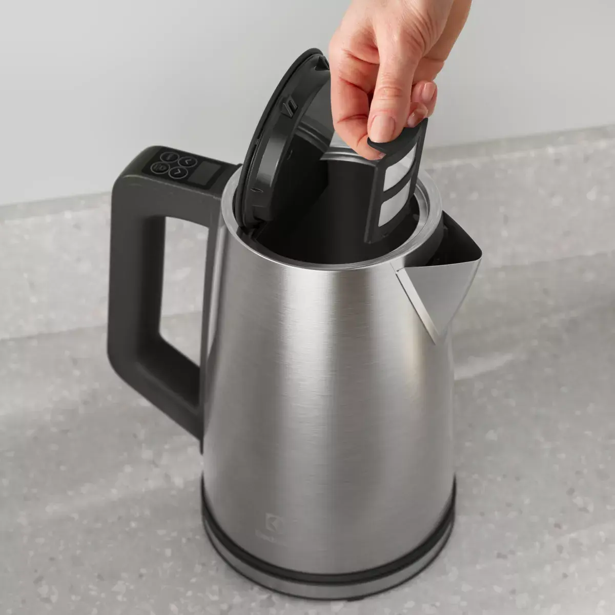 Электрический чайник Electrolux 1.7 Л 2400 Вт E5K1-6ST Photo 5