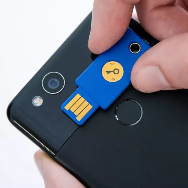 USB флеш-память Yubico 16GB Security Key NFC Photo 3