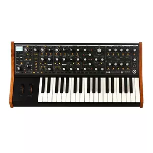 Analogue synthesizer Moog Subsequent 37 — 37-key paraphonic, 3 VCOs, ladder filter, arpeggiator, USB, MIDI