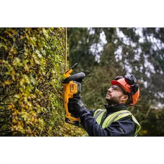 Power hedge trimmer DeWALT DCMHT563P1-QW Photo 6