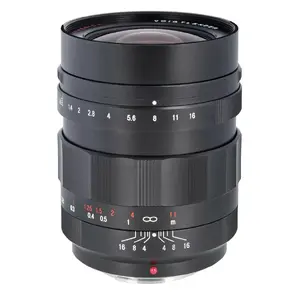 Objektīvs Voigtländer Nokton 17.5mm F0.95 SLR — 17,5 mm, F0.95, 13 elementi/9 grupas, tuvākais fokusēšanās 0,15 m, melns