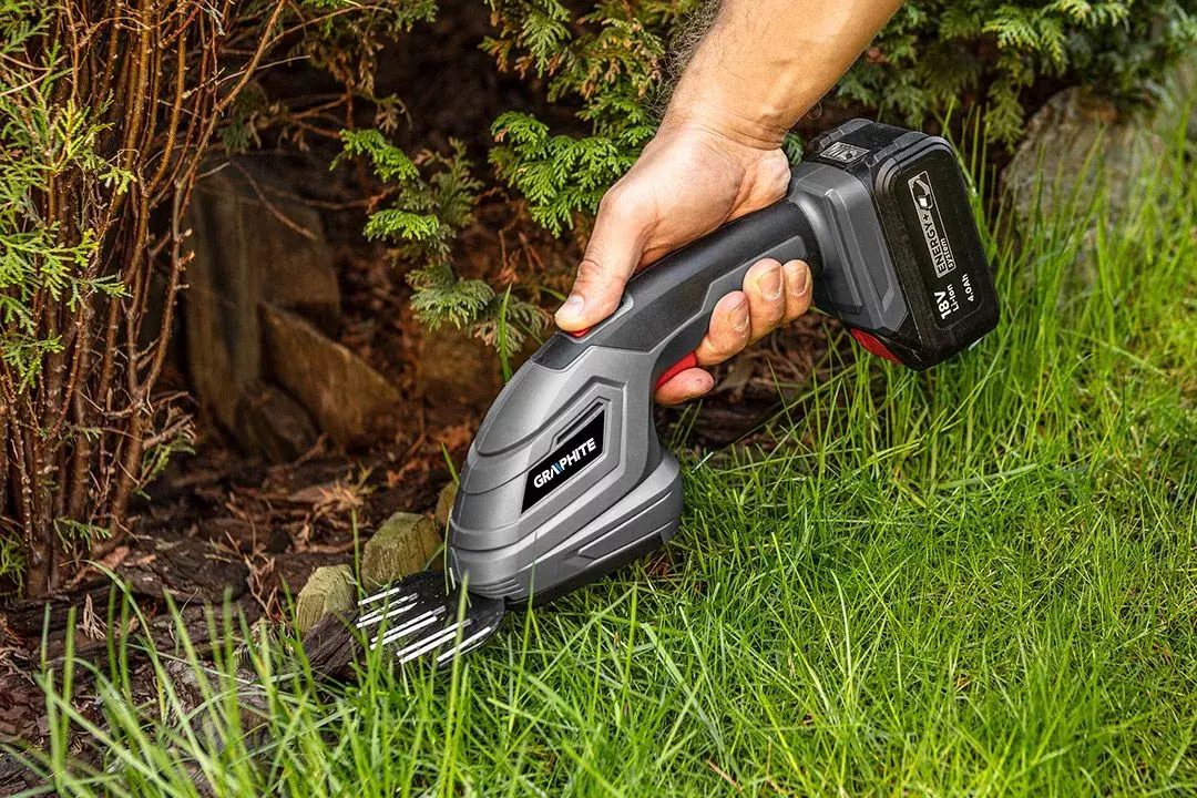 GRAPHITE 58GE119 power hedge trimmer Photo 3