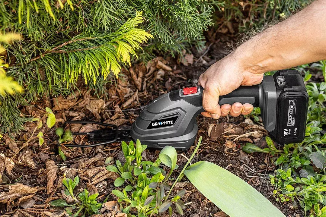GRAPHITE 58GE119 power hedge trimmer Photo 4