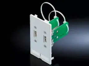 Розетка Rittal 2482.540 — 2× USB‑A, белая, поликарбонат, IP65
