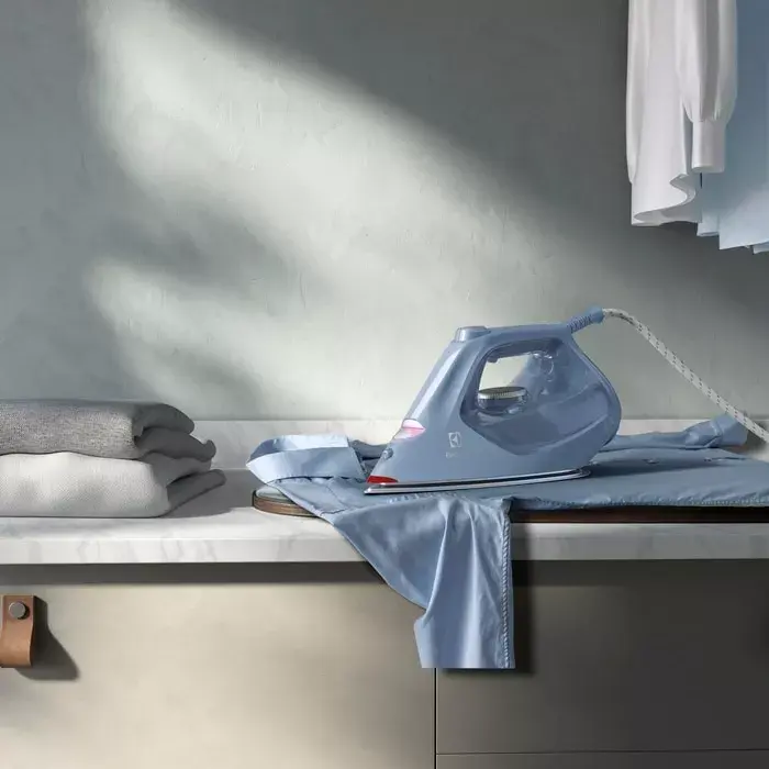 Утюг с паром Electrolux E7SI1-8DB Photo 5