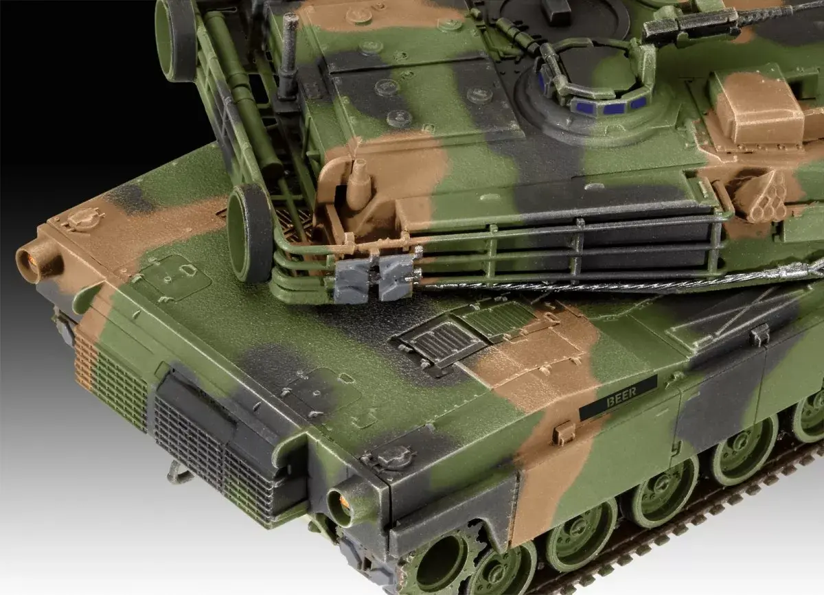 REVELL M1A2 Abrams 1/72 scale model kit Photo 4