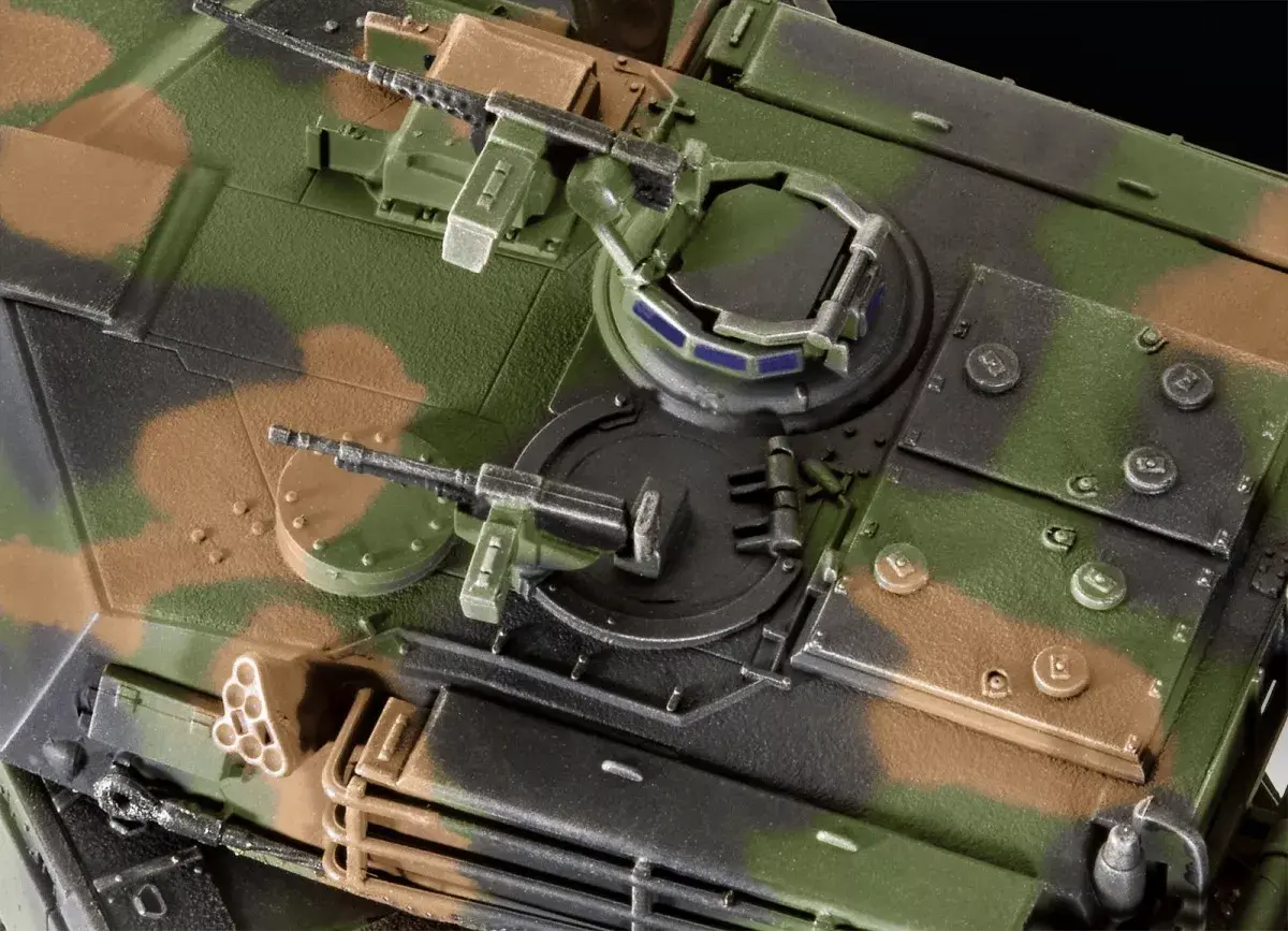 REVELL M1A2 Abrams 1/72 scale model kit Photo 6