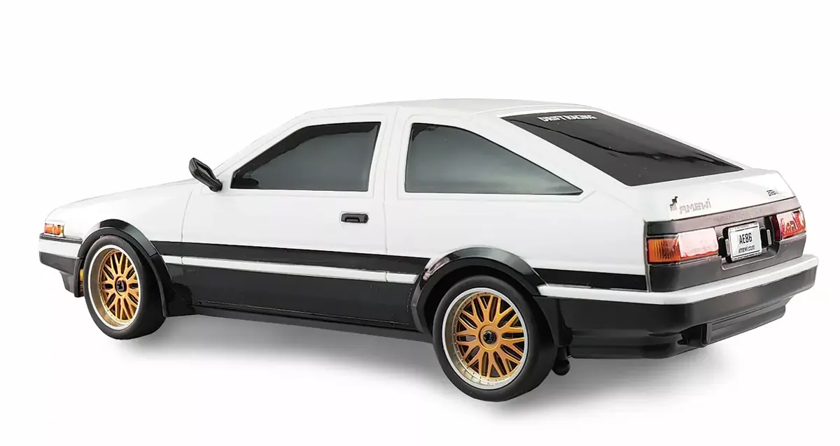 На дороге гоночная машина Amewi AE86 Trueno Photo 4