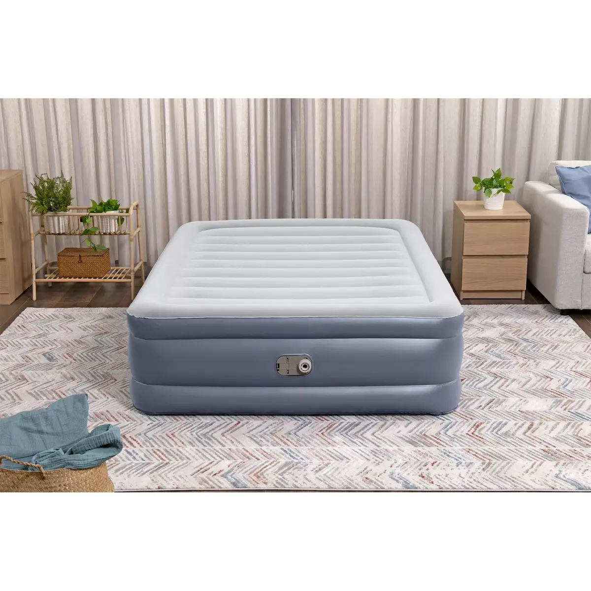 Bestway Tritech Queen air mattress with built-in AC pump Photo 3