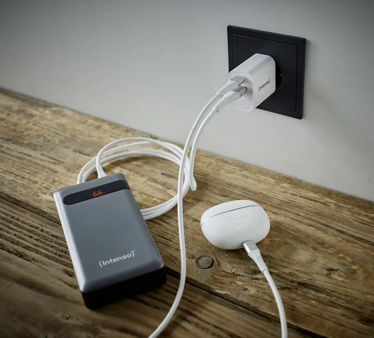 Universāls Intenso Power Adapter W30AC telpu