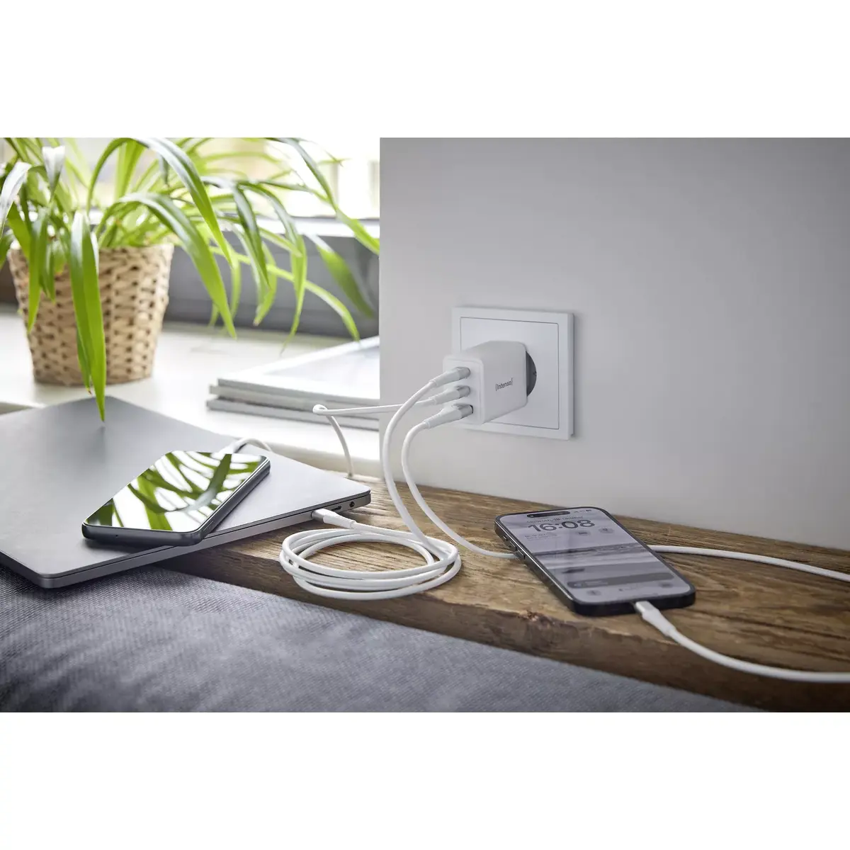 Lādētājs Intenso POWER ADAPTER 1XUSB-A/2XUSB-C/7806512 Photo 4