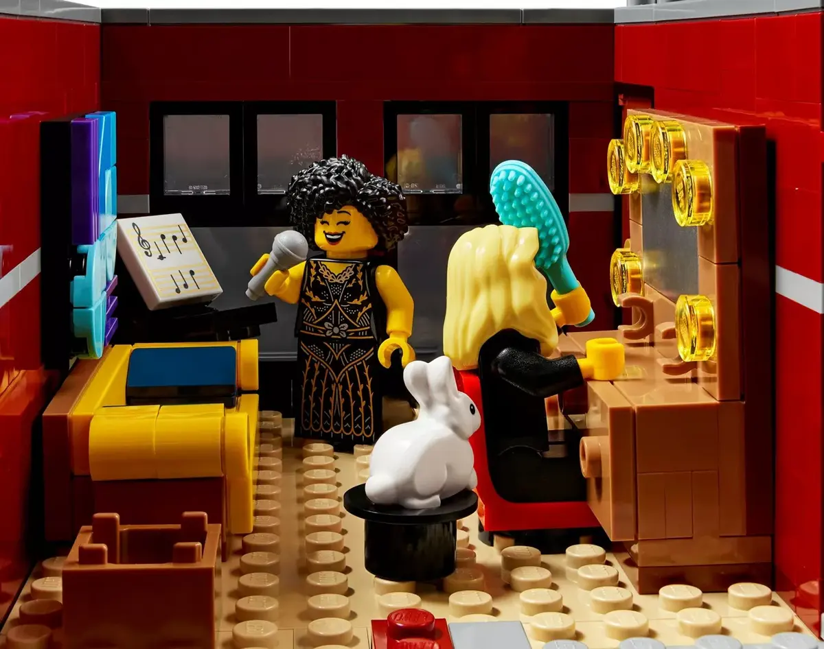 LEGO Icons Jazz Club 10312 modular building set Photo 10