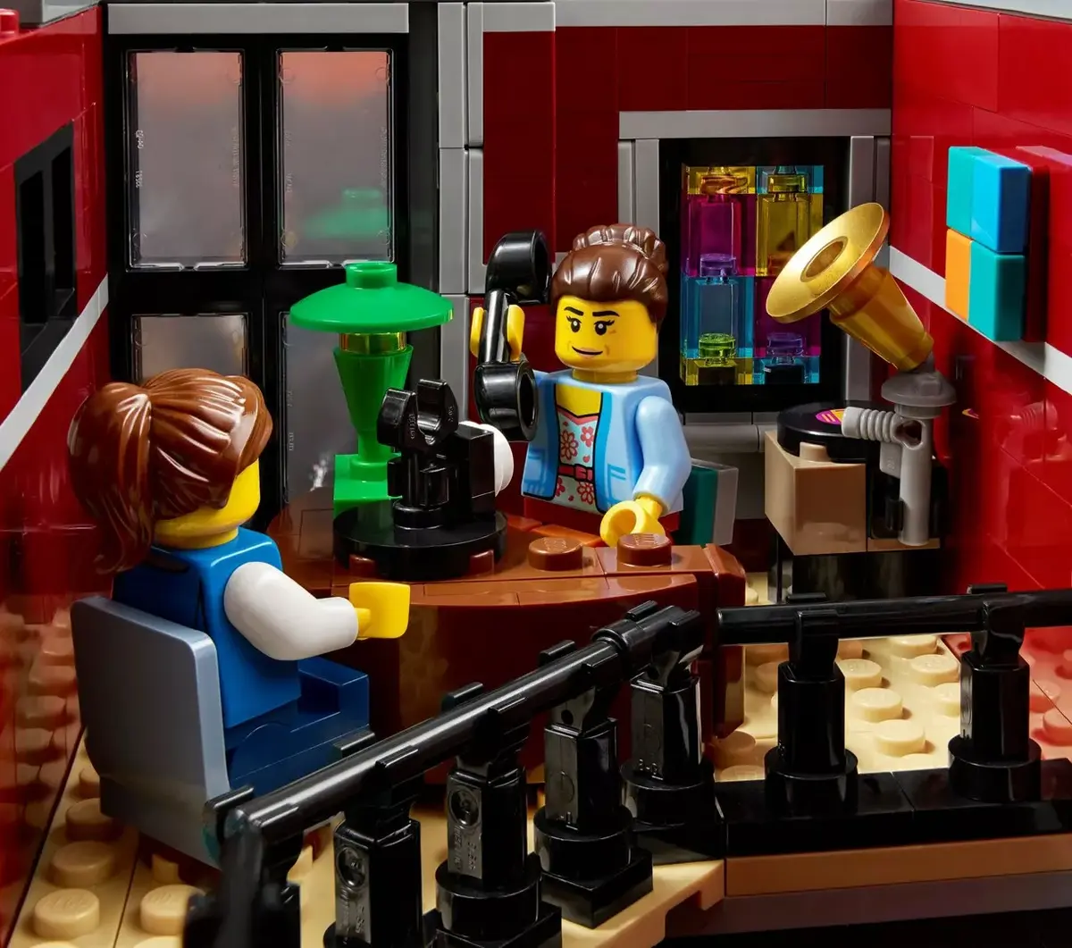 LEGO Icons Jazz Club 10312 modular building set Photo 13