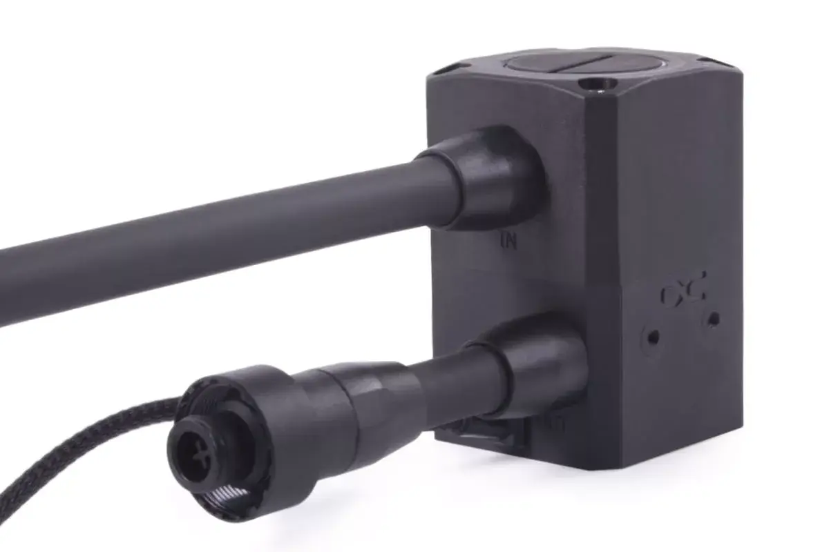 Alphacool 15388 водоблок (нейлон, 50.6×50.6×77 мм) Photo 3