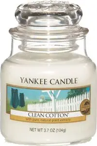 Ароматическая свеча Yankee Candle Clean Cotton Small Jar с нотами кедра, мускуса, ветивера и дерева