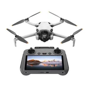 DJI Mini 4 Pro (RC 2) 4 rotori Kvadrokopters 48 MP 3840 x 2160 pikseļi 2590 mAh Melns, Balts