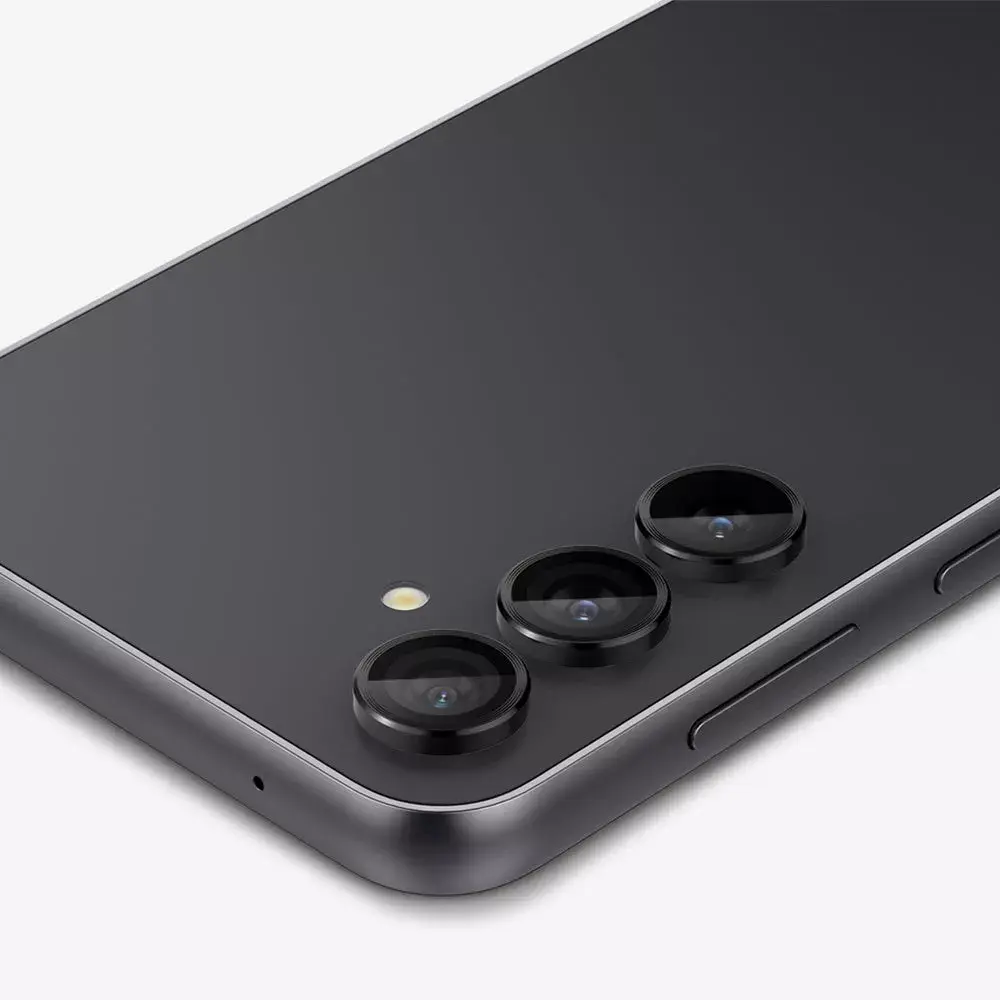 Защитное стекло Spigen AGL06987 Photo 5