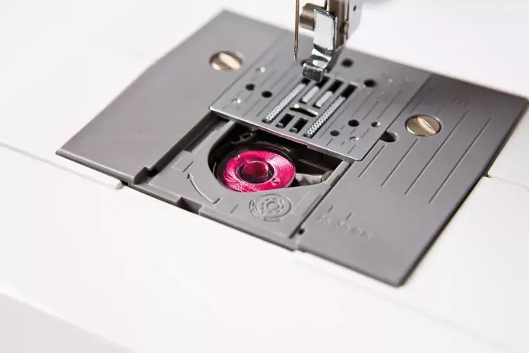 Brother AZ17 portable sewing machine — 17 stitches Photo 3