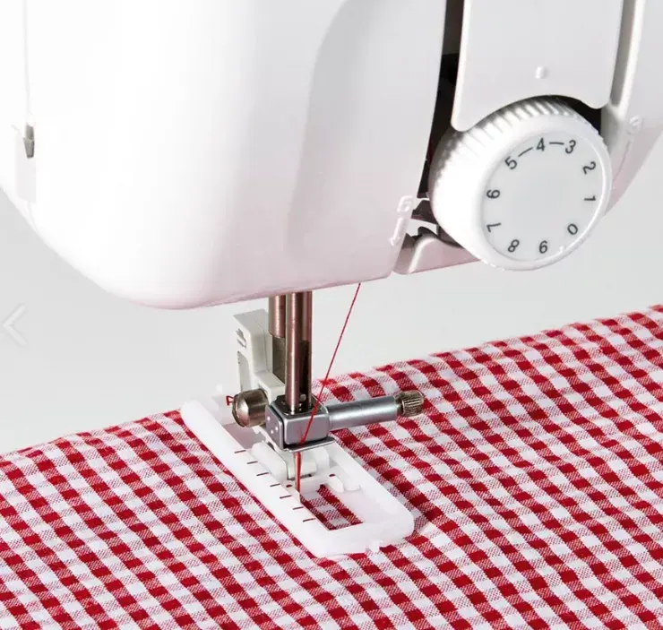 Brother AZ17 portable sewing machine — 17 stitches Photo 5