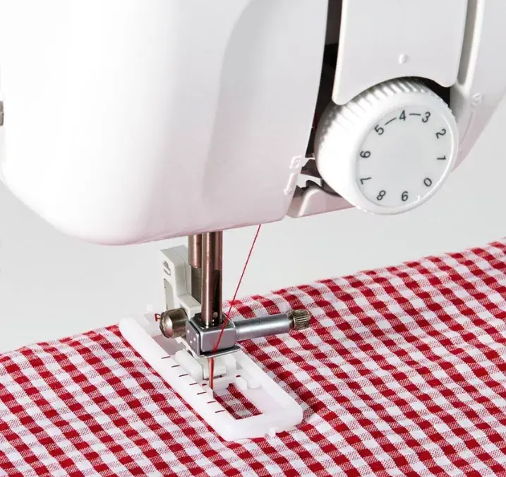 Brother AZ14 mechanical sewing machine Photo 4