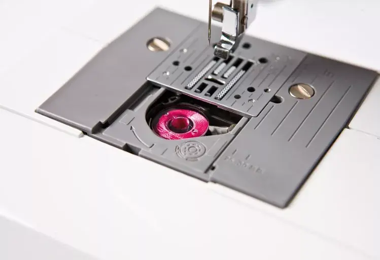 Brother AZ14 mechanical sewing machine Photo 5