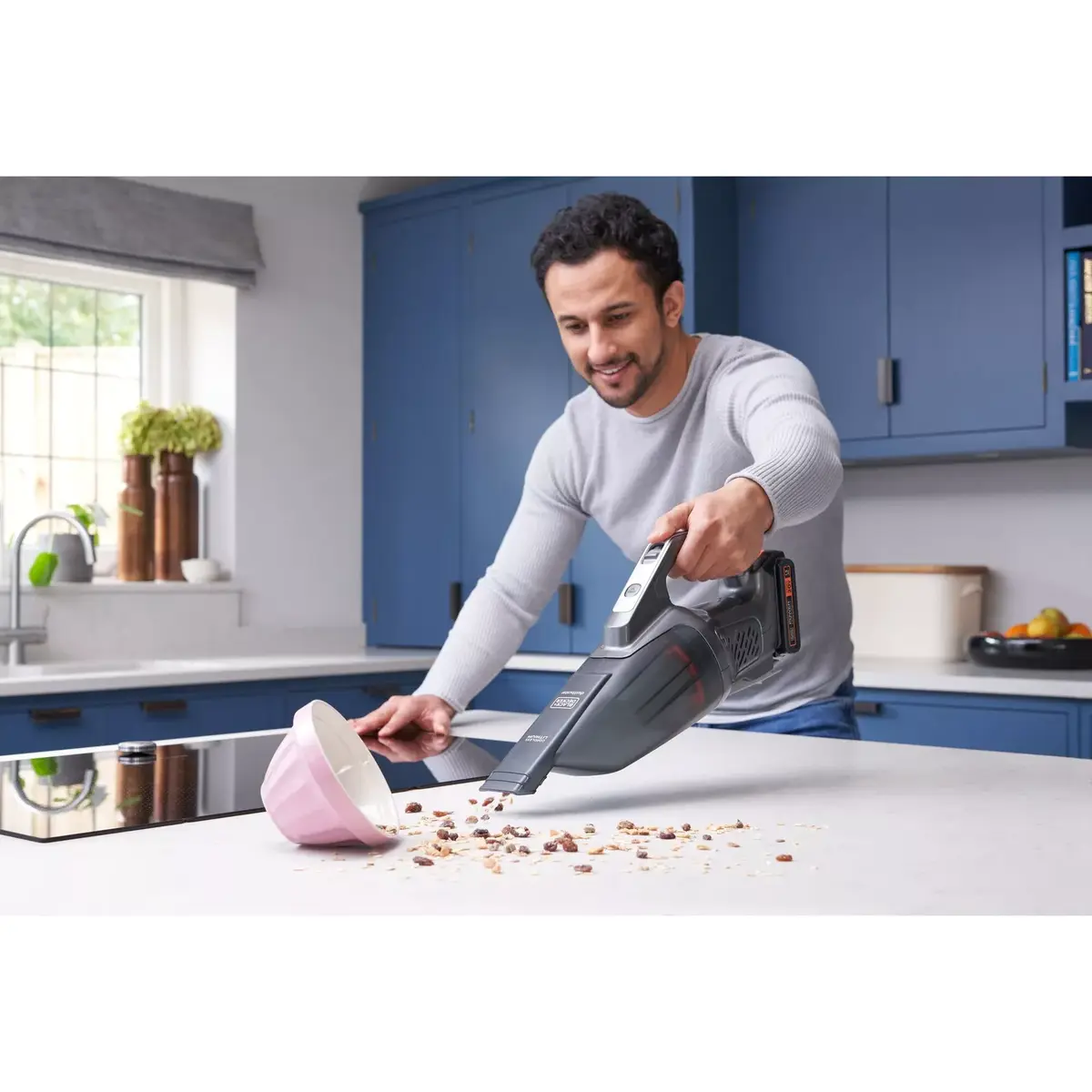 Ручной пылесос Black & Decker BCHV001B Photo 5