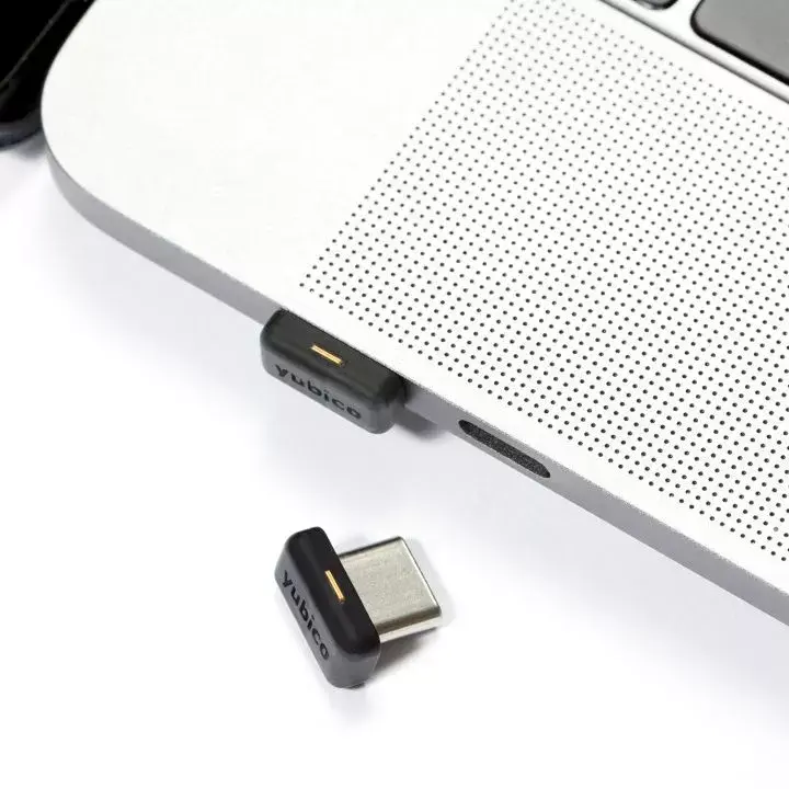 YubiKey Yubico 5C Nano FIPS Security Key Photo 2
