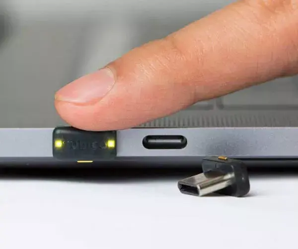 YubiKey Yubico 5C Nano FIPS Security Key Photo 3