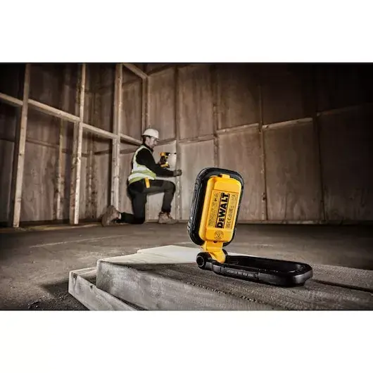 Фонарь DeWALT DCL182-XJ Photo 3