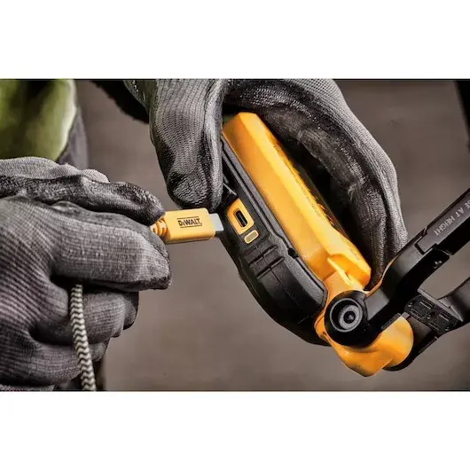 Фонарь DeWALT DCL182-XJ Photo 5