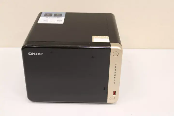 QNAP TS-664-8G 6-bay galda dators NAS