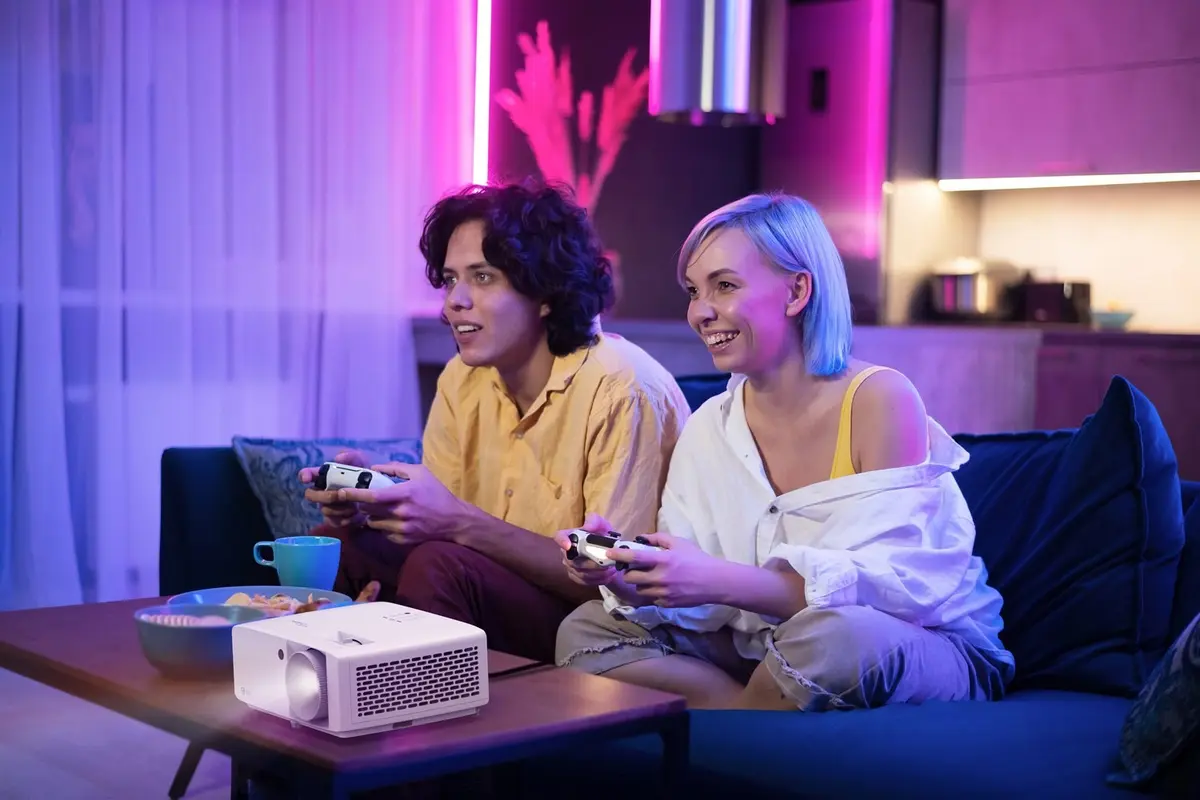Short throw projector Optoma UHZ66 Photo 14