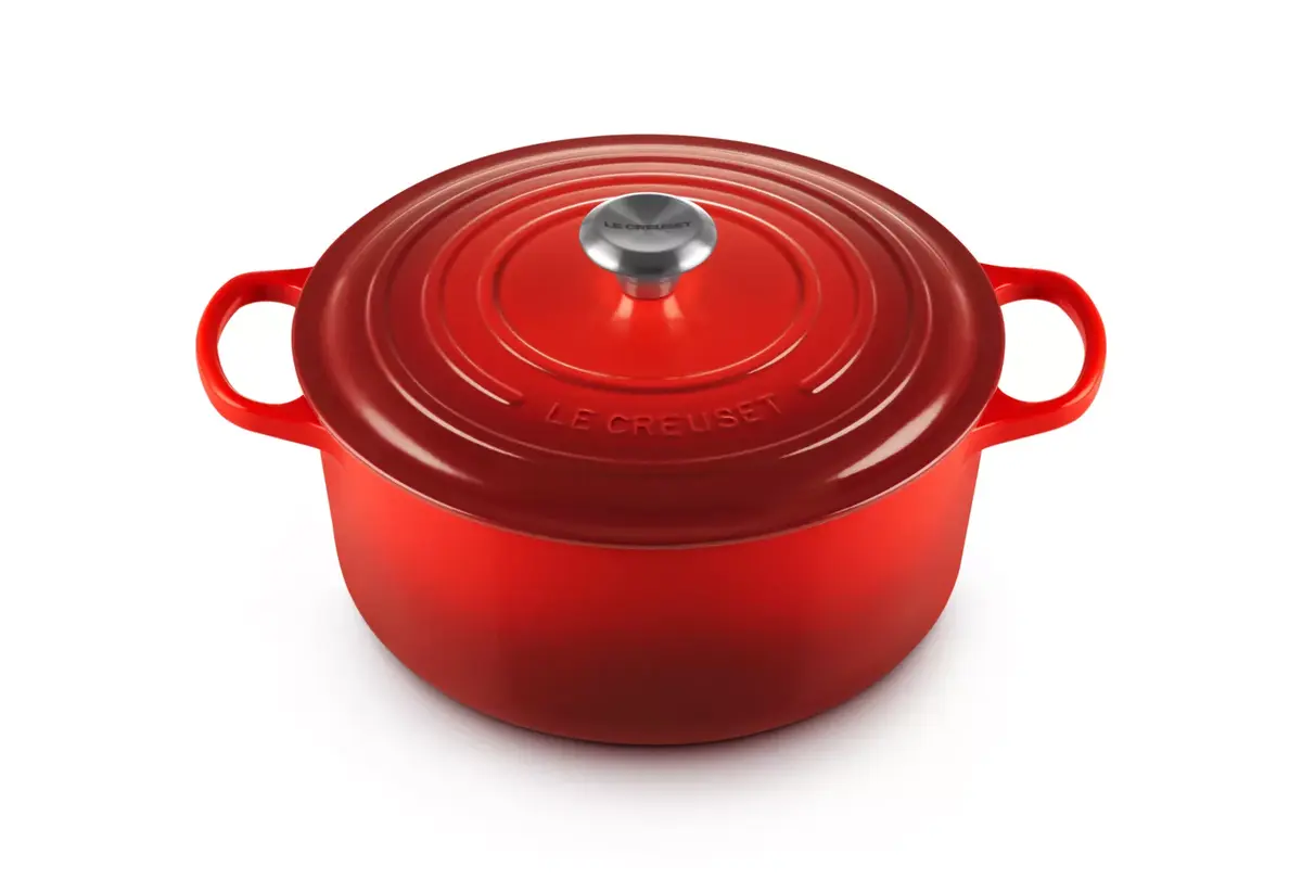 Le Creuset Signature Round Casserole 6.7L Red Photo 2