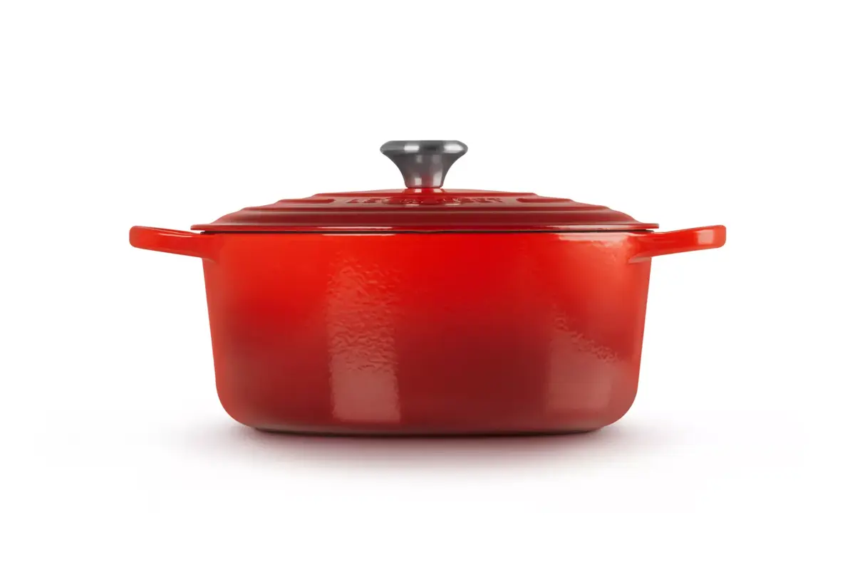 Le Creuset Signature Round Casserole 6.7L Red Photo 3