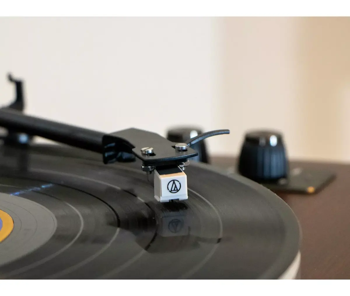 Проигрыватель винила Lenco LS-470WA с Bluetooth Photo 17
