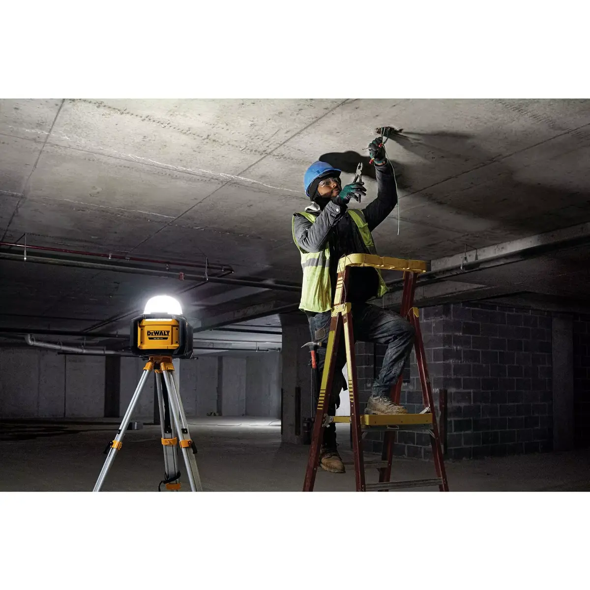 Darba lampa DeWALT DCL074-XJ Photo 6