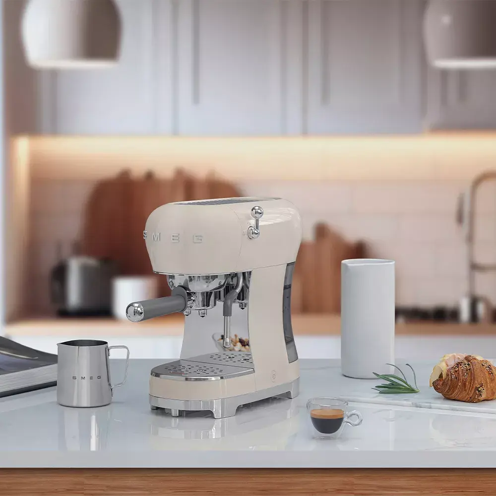 Эспрессо машина Smeg 1.1 L ECF02CREU Photo 6