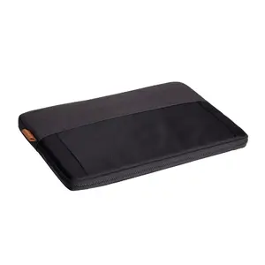 Sleeve case TRUST Lisboa 40.6 cm 16 inch Black Lightweight Monochrome