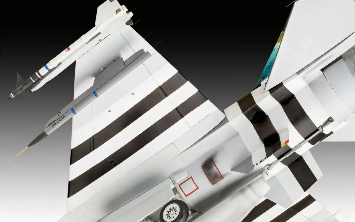 REVELL F-16 Falcon 50th Anniversary modelis 1:32 Photo 5