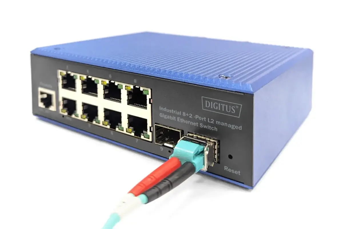 DELOCK DN-651156 Managed Industrial 8+2 Port L2 Switch Photo 2