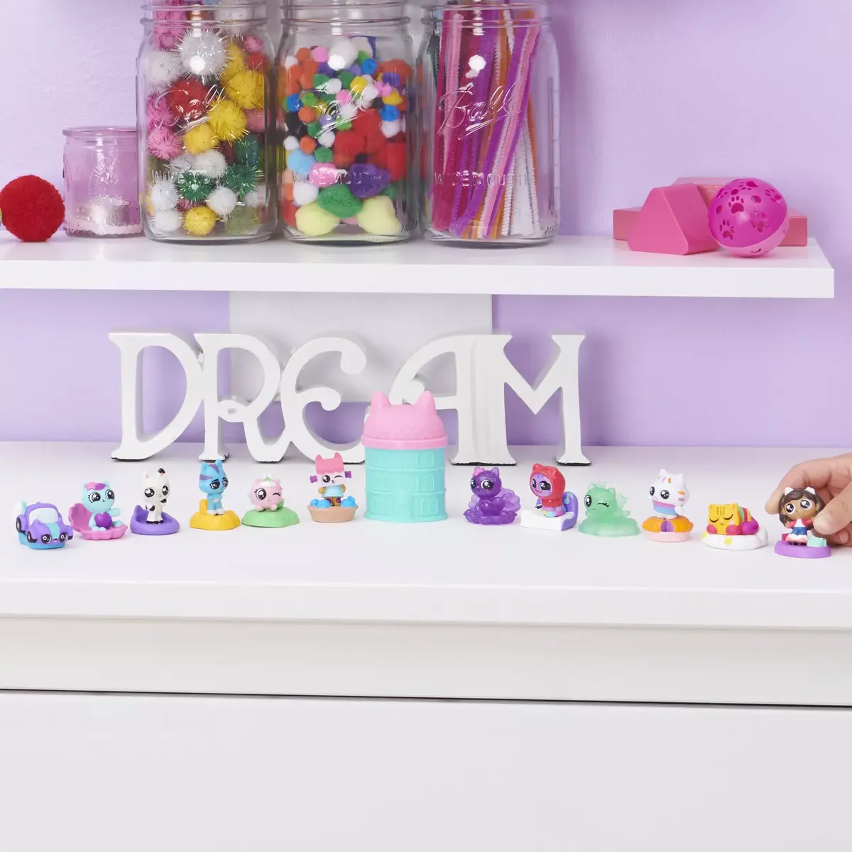 Сюрпризная мини-фигура и стенд аксессуаров Gabby's Dollhouse Photo 5