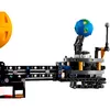 LEGO Technic 42179 modelis Saule–Zeme–Mēness Photo 4