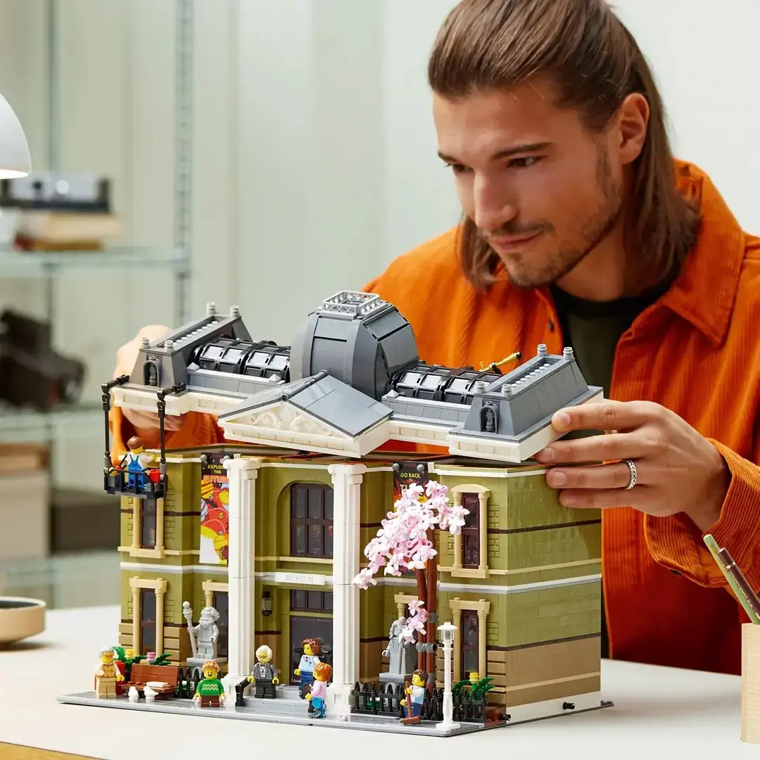 LEGO Icons Natural History Museum 10326 набор Photo 8