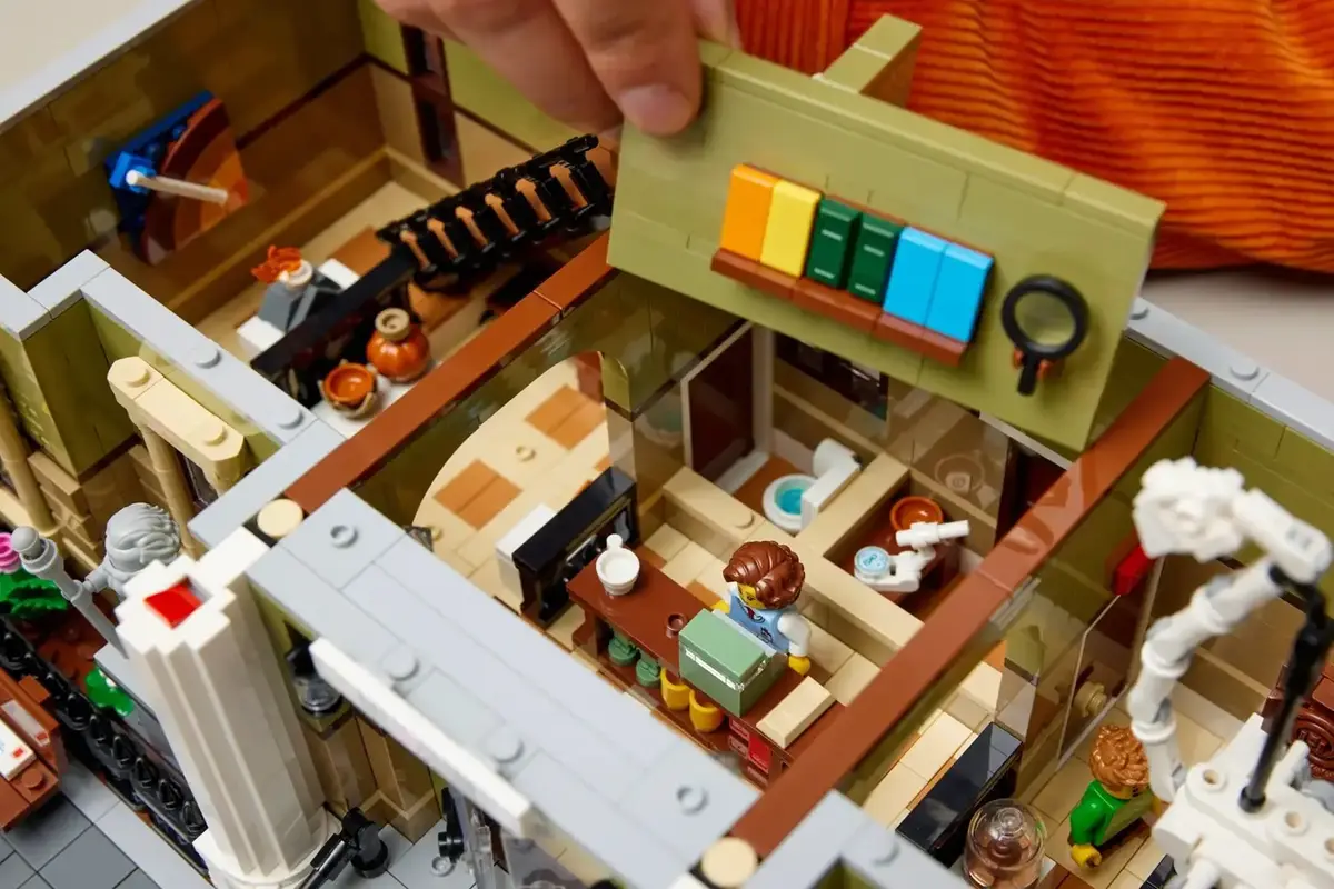 LEGO Icons Natural History Museum 10326 набор Photo 9