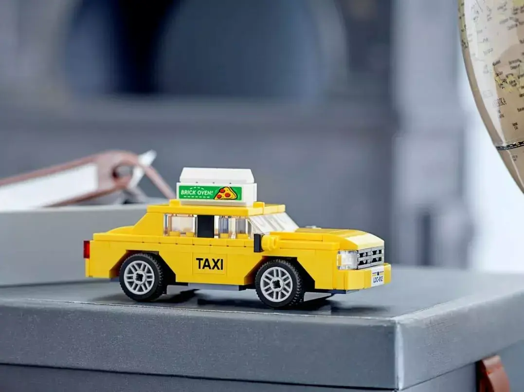 LEGO Creator 40468 Yellow Taxi 3-in-1 model Photo 3